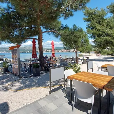 Apartment Large Seaview Apt, 150m To Beach, 4km From