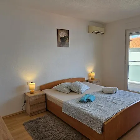 Large Seaview Apt, 150m To Beach, 4km From דירה