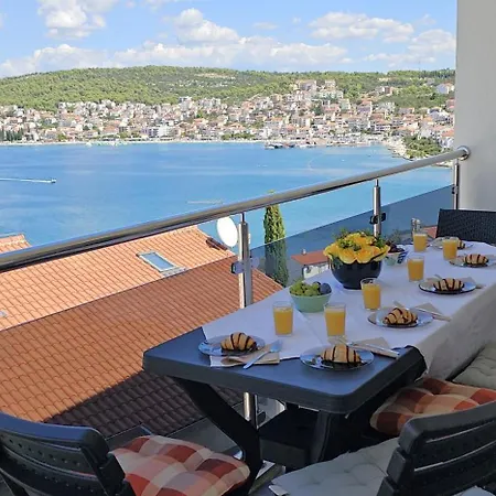 Large Seaview Apt, 150m To Beach, 4km From Apartamento Trogir